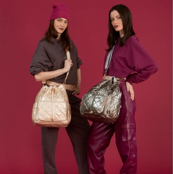 NWT Oliver Thomas Maxed Out Bucket Backpack Crossbody Bag Silver Taupe Metallic - Picture 4 of 11